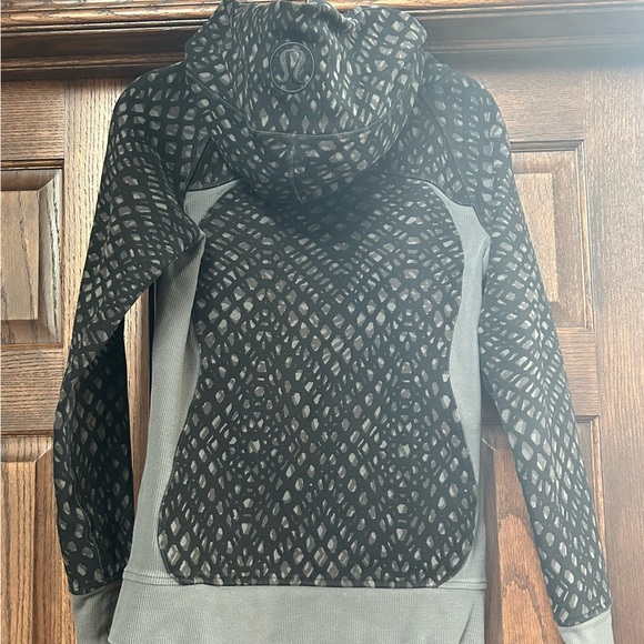 Lululemon Scuba Hoodie - Picture 2 of 7